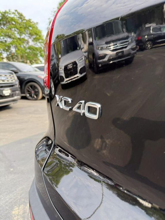 used 2019 Volvo XC40 car, priced at $22,900