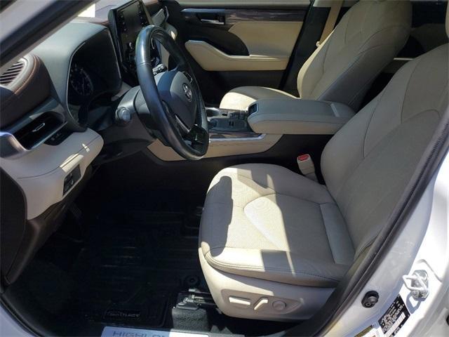 used 2021 Toyota Highlander Hybrid car, priced at $37,900