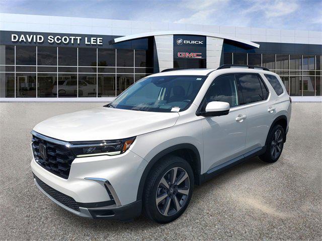 used 2025 Honda Pilot car, priced at $50,990
