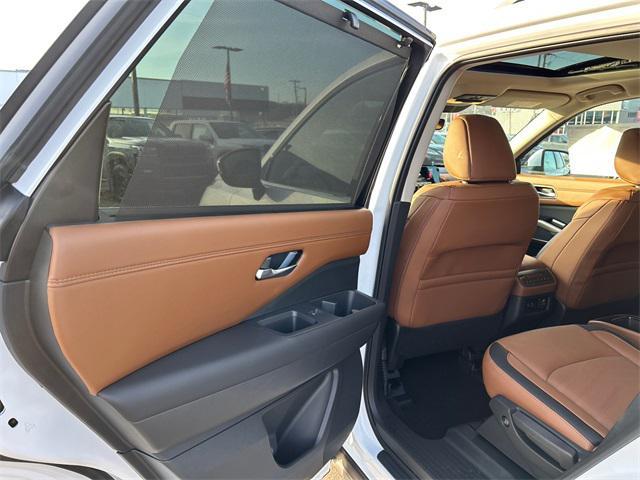 new 2025 Nissan Pathfinder car, priced at $50,101