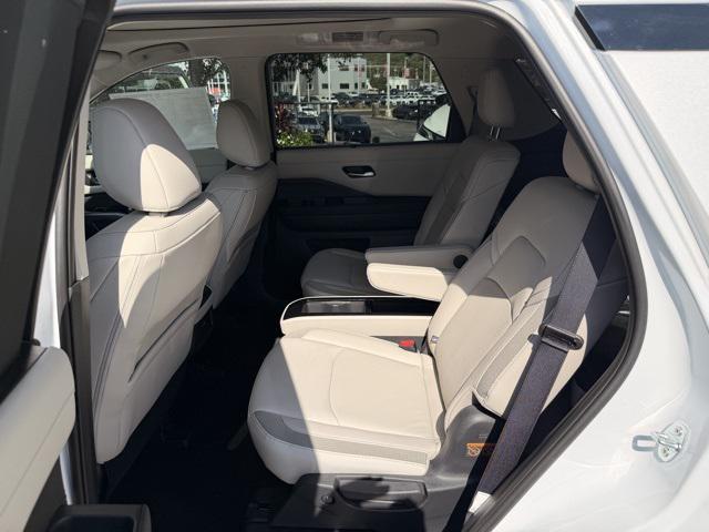 new 2025 Nissan Pathfinder car, priced at $40,390