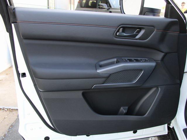 new 2025 Nissan Pathfinder car, priced at $40,656