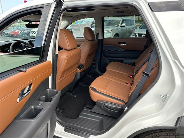 new 2024 Nissan Pathfinder car, priced at $50,304