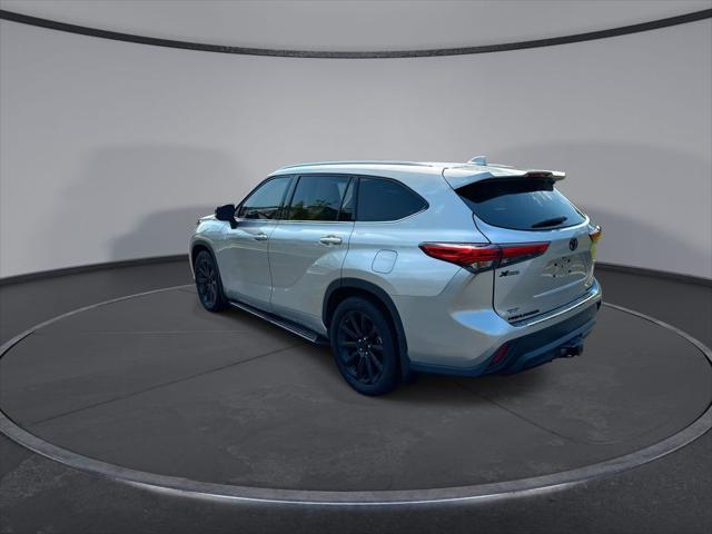 used 2021 Toyota Highlander car, priced at $30,878