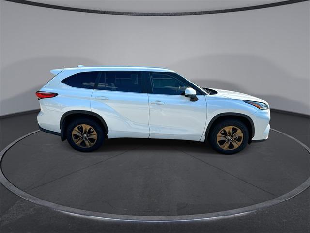 used 2023 Toyota Highlander Hybrid car, priced at $34,932