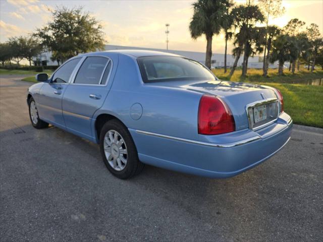 used 2008 Lincoln Town Car car, priced at $8,900