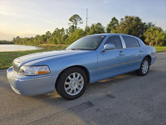 used 2008 Lincoln Town Car car, priced at $8,900