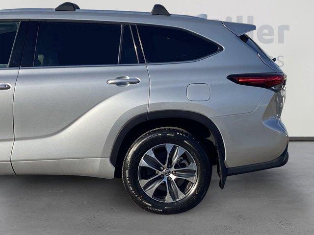 used 2021 Toyota Highlander Hybrid car, priced at $35,992