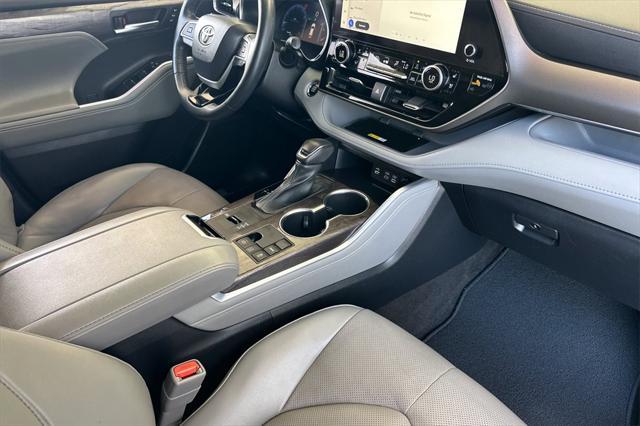 used 2023 Toyota Highlander car, priced at $36,998