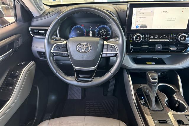 used 2023 Toyota Highlander car, priced at $36,998