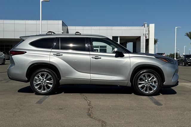 used 2023 Toyota Highlander car, priced at $36,998