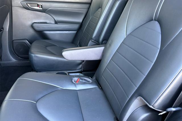 used 2022 Toyota Highlander Hybrid car, priced at $41,598