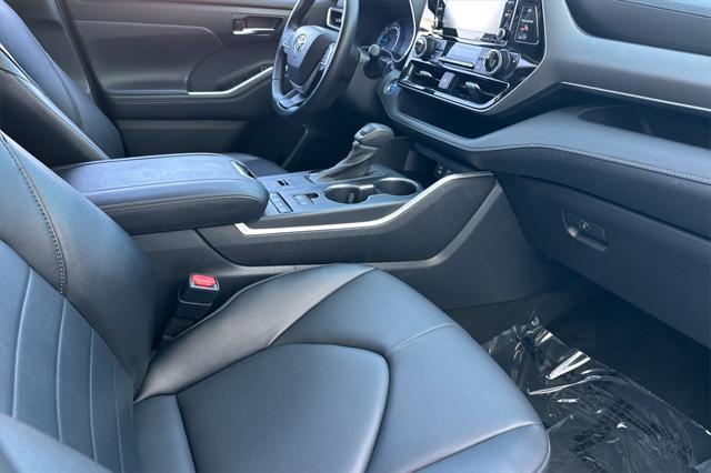used 2022 Toyota Highlander Hybrid car, priced at $41,598