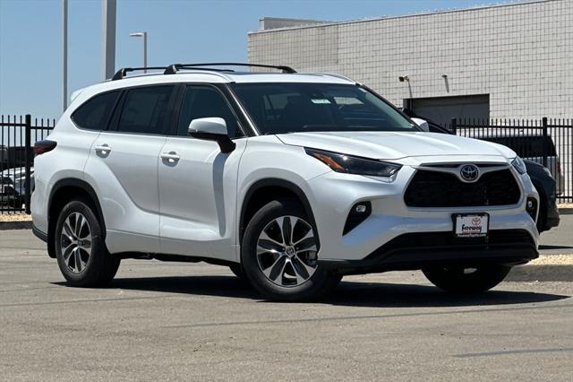 new 2025 Toyota Highlander car, priced at $48,597