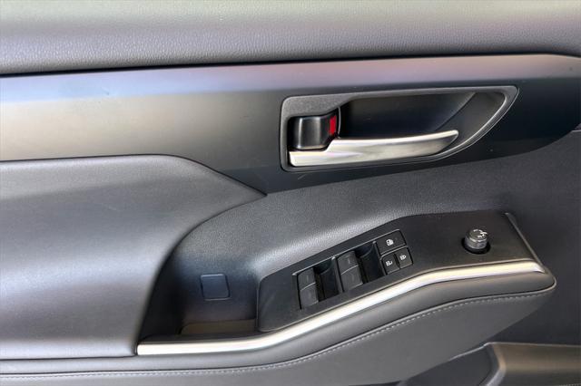 new 2025 Toyota Highlander car, priced at $48,597
