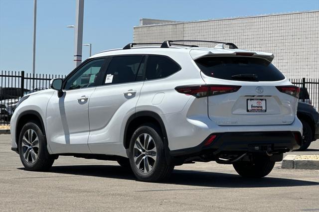 new 2025 Toyota Highlander car, priced at $48,597