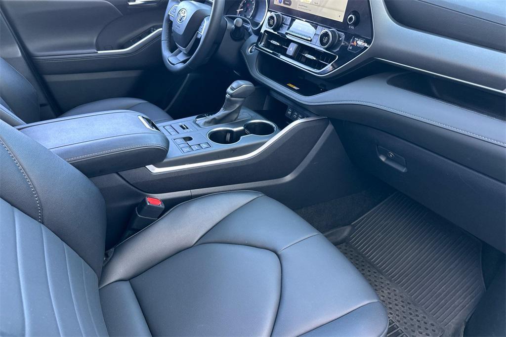 used 2024 Toyota Highlander car, priced at $41,100