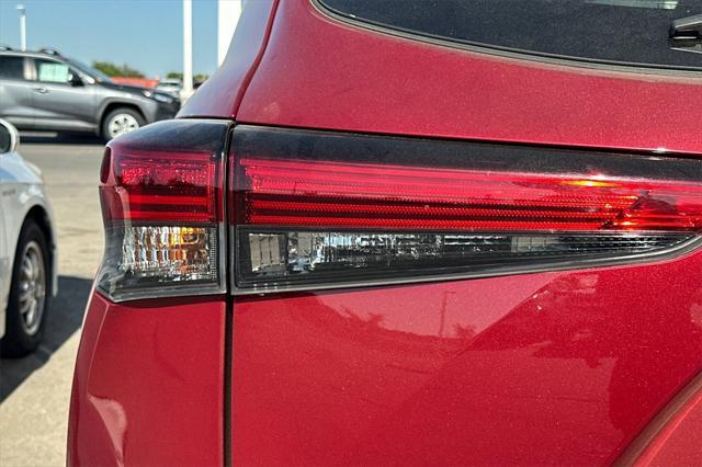used 2022 Toyota Highlander car, priced at $34,985