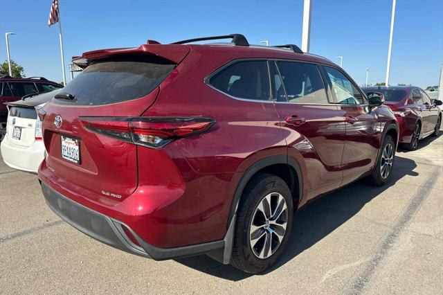 used 2022 Toyota Highlander car, priced at $34,985