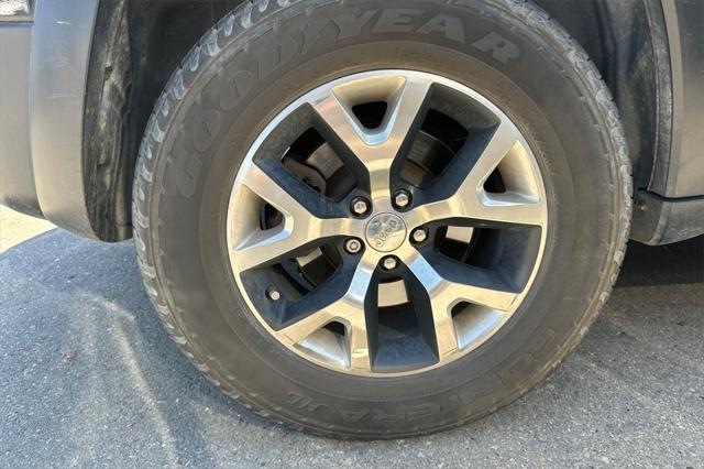 used 2015 Jeep Cherokee car, priced at $9,000