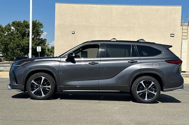 used 2021 Toyota Highlander car, priced at $34,550