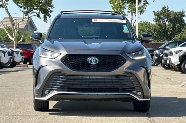used 2021 Toyota Highlander car, priced at $34,550