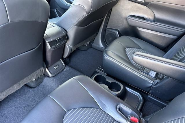 used 2021 Toyota Highlander car, priced at $34,550