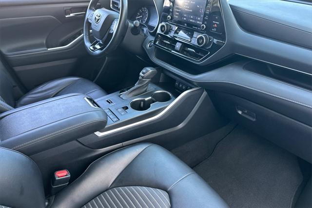 used 2021 Toyota Highlander car, priced at $34,550