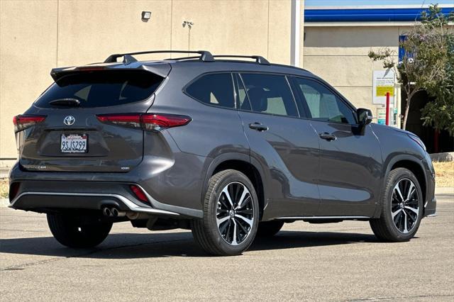 used 2021 Toyota Highlander car, priced at $34,550