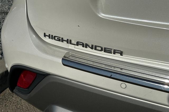 used 2021 Toyota Highlander car, priced at $36,650