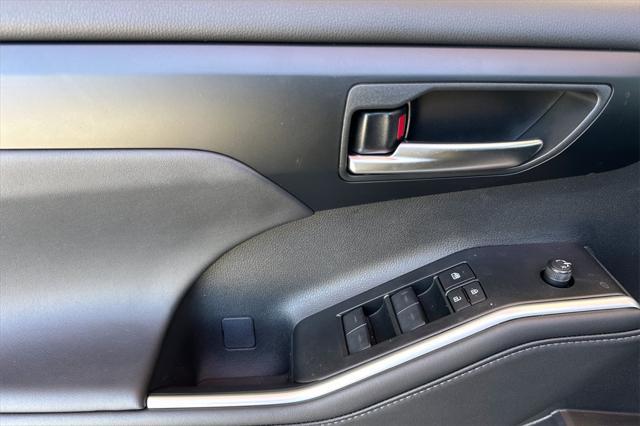 new 2025 Toyota Highlander Hybrid car, priced at $50,617