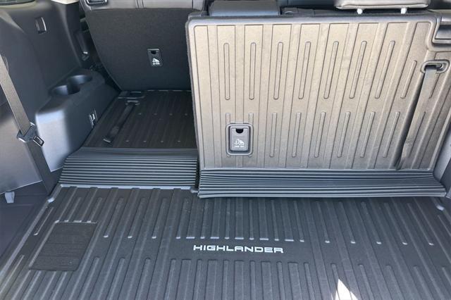 new 2025 Toyota Highlander Hybrid car, priced at $50,617