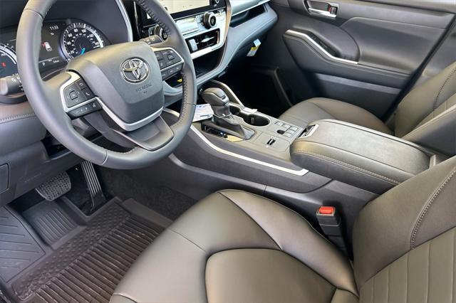 new 2025 Toyota Highlander Hybrid car, priced at $50,617