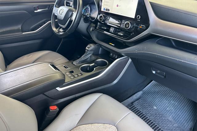 used 2023 Toyota Highlander car, priced at $41,900