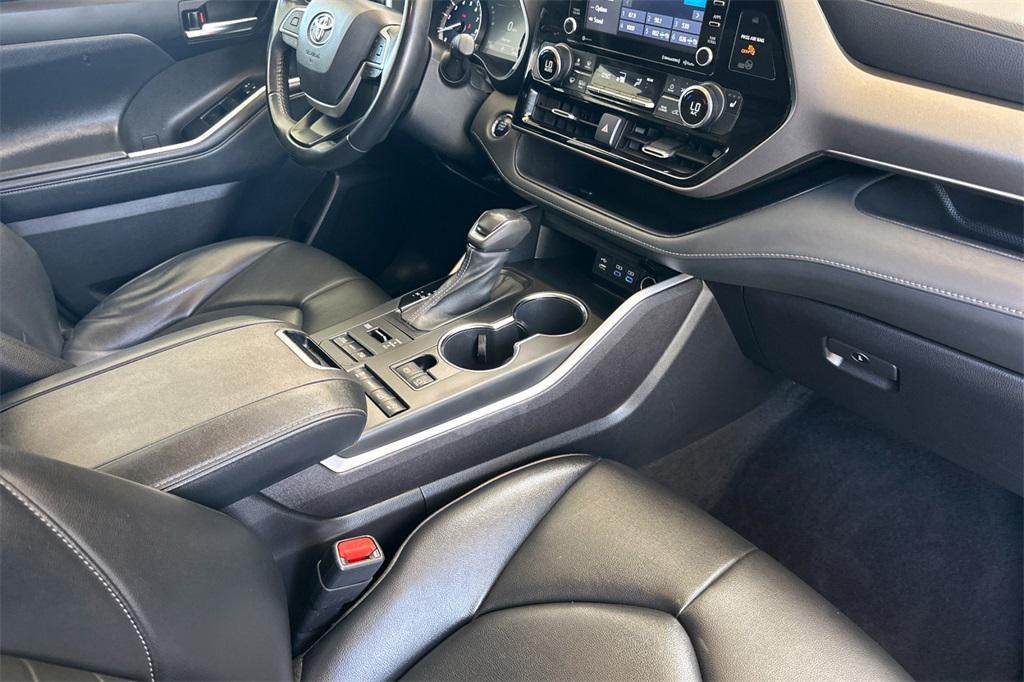 used 2022 Toyota Highlander car, priced at $36,490