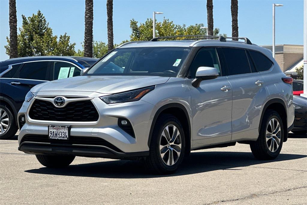 used 2022 Toyota Highlander car, priced at $36,490