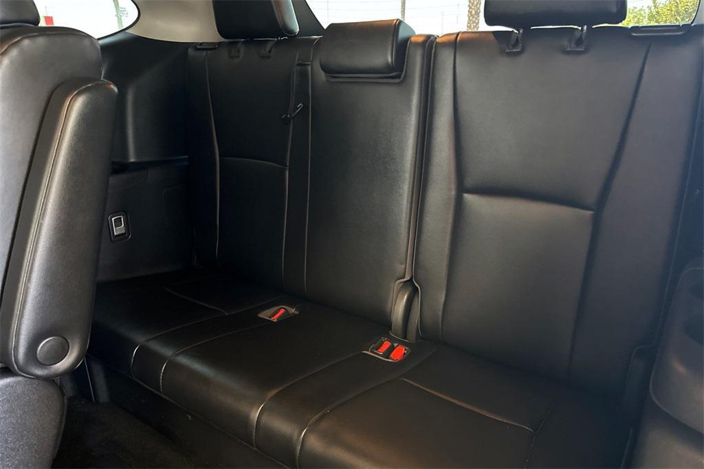 used 2022 Toyota Highlander car, priced at $36,490