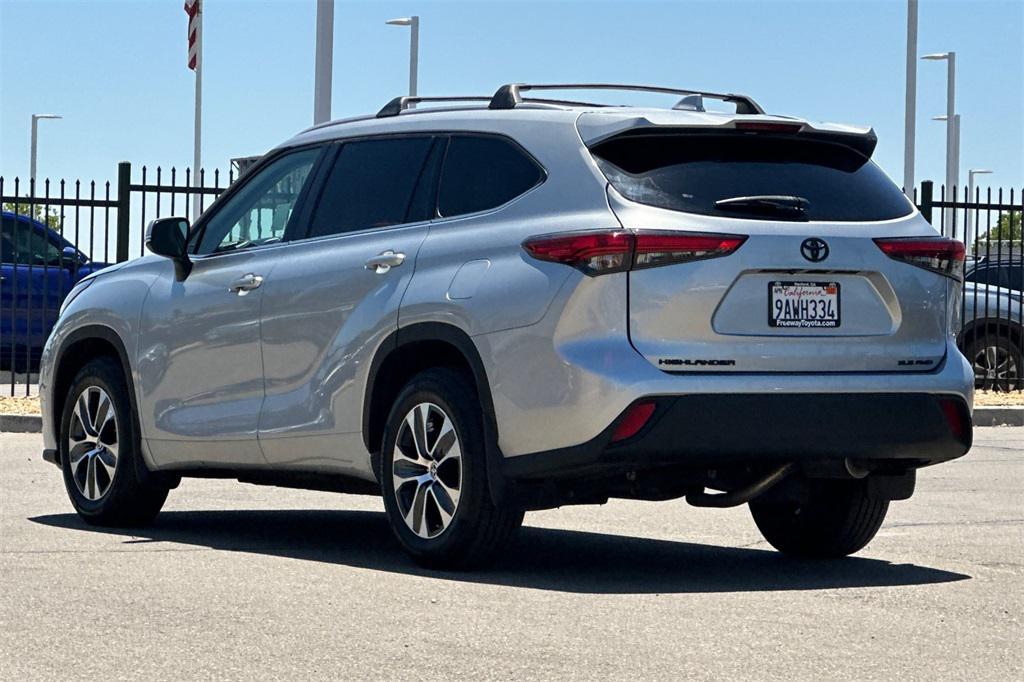 used 2022 Toyota Highlander car, priced at $36,490