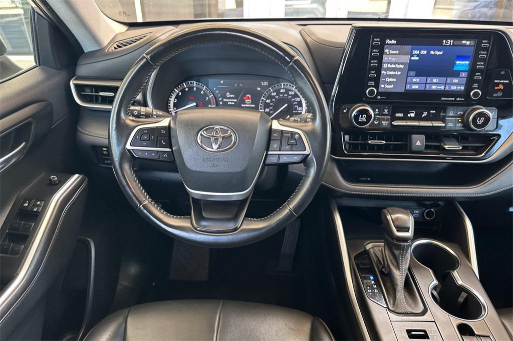 used 2022 Toyota Highlander car, priced at $36,490