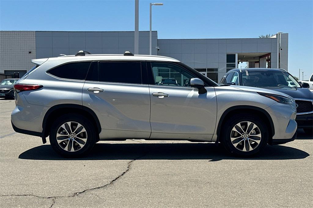 used 2022 Toyota Highlander car, priced at $36,490
