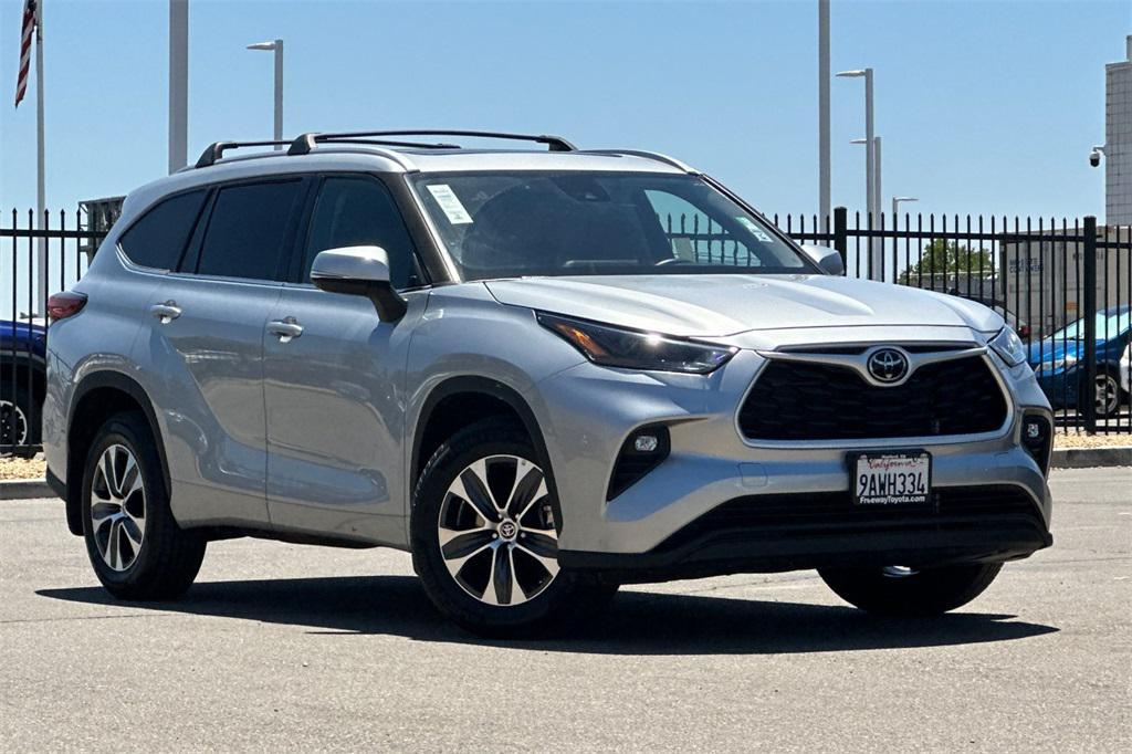 used 2022 Toyota Highlander car, priced at $36,490