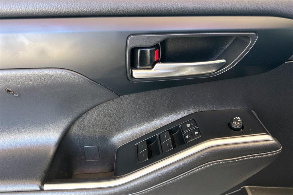 used 2022 Toyota Highlander car, priced at $36,490