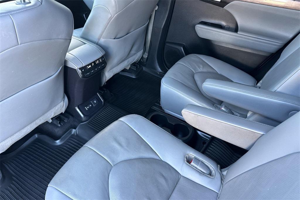 used 2024 Toyota Highlander car, priced at $41,850