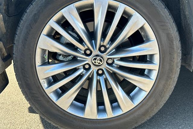 used 2024 Toyota Highlander car, priced at $44,500