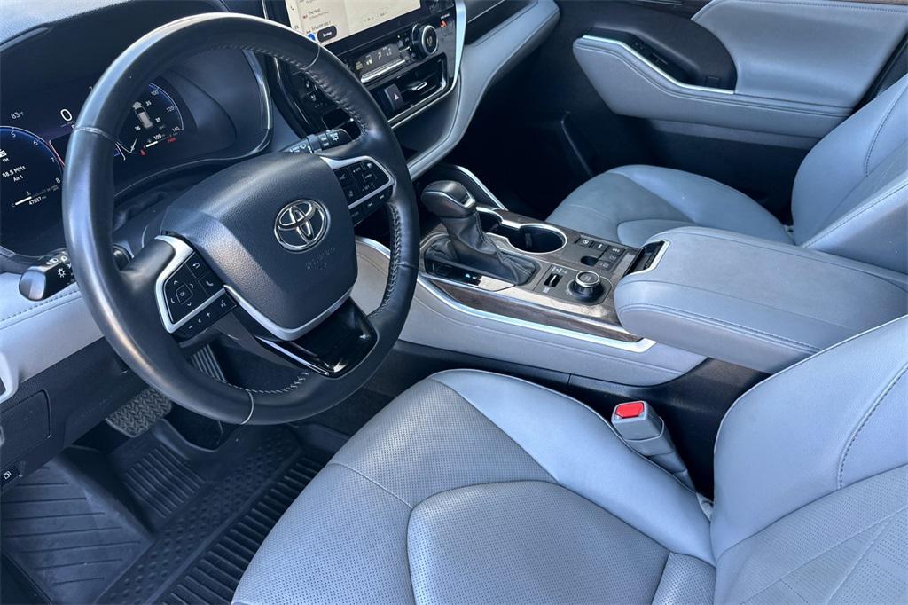 used 2024 Toyota Highlander car, priced at $41,850
