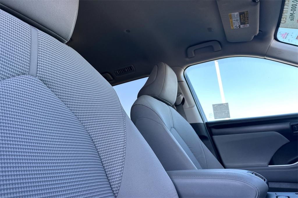 used 2022 Toyota Highlander car, priced at $28,290