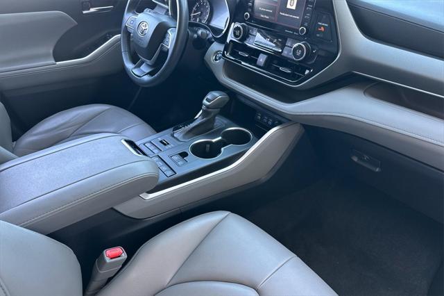 used 2022 Toyota Highlander car, priced at $36,350