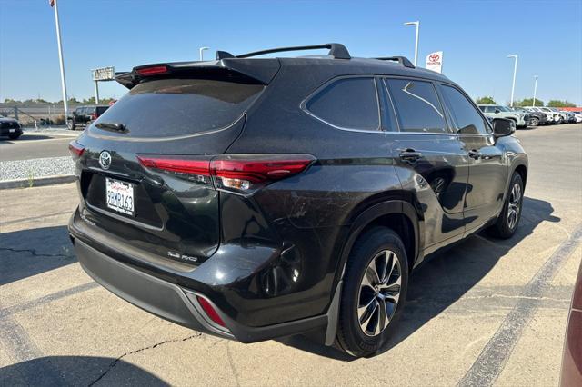 used 2022 Toyota Highlander car, priced at $35,694