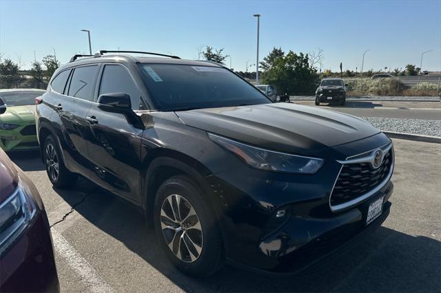 used 2022 Toyota Highlander car, priced at $35,694