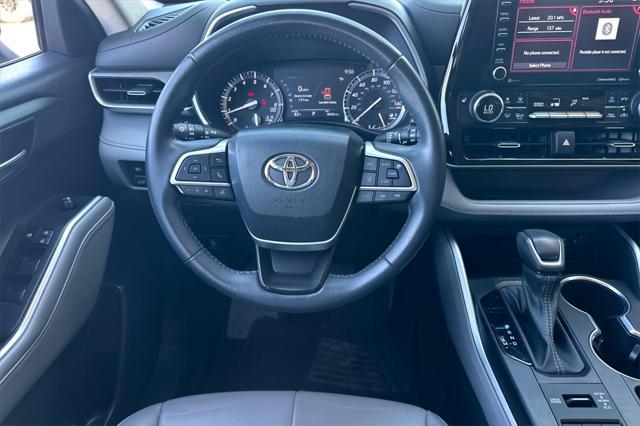 used 2022 Toyota Highlander car, priced at $36,350